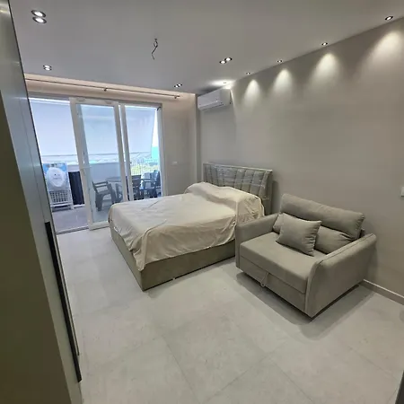 B 3 Apartment